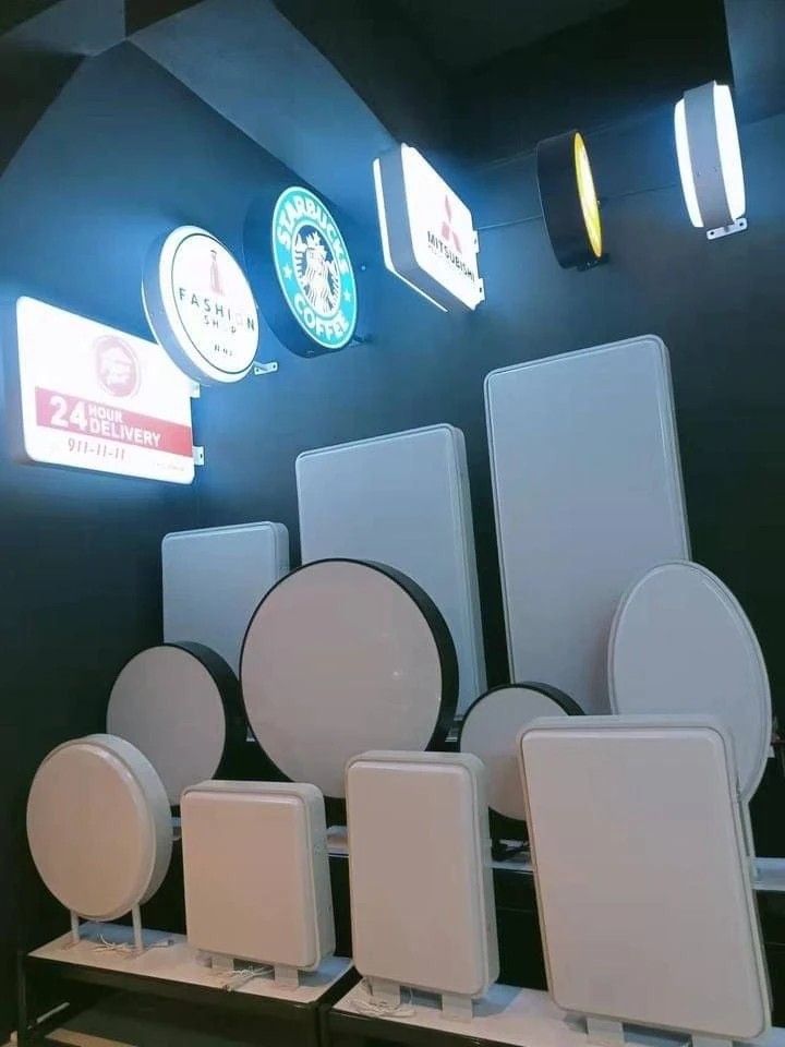 Display lit & non-lit Flange